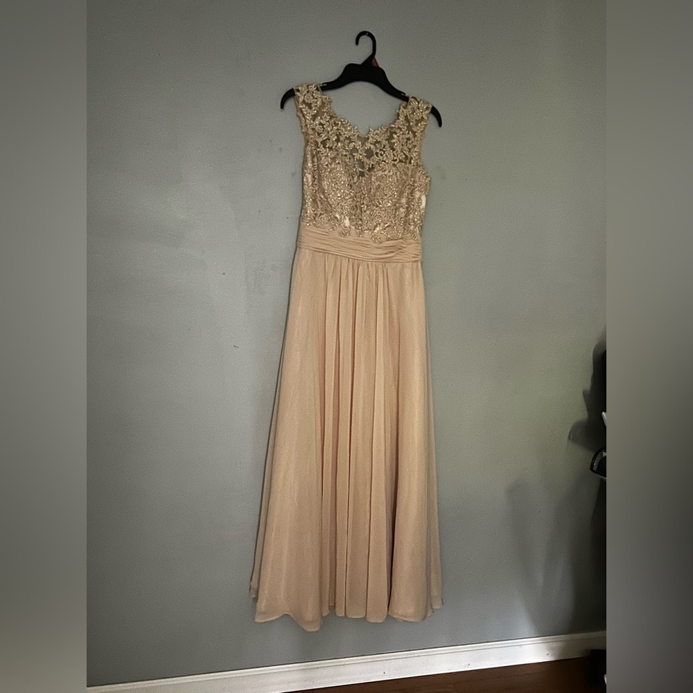Cream Sleeveless Scoop Neck Prom Gown
